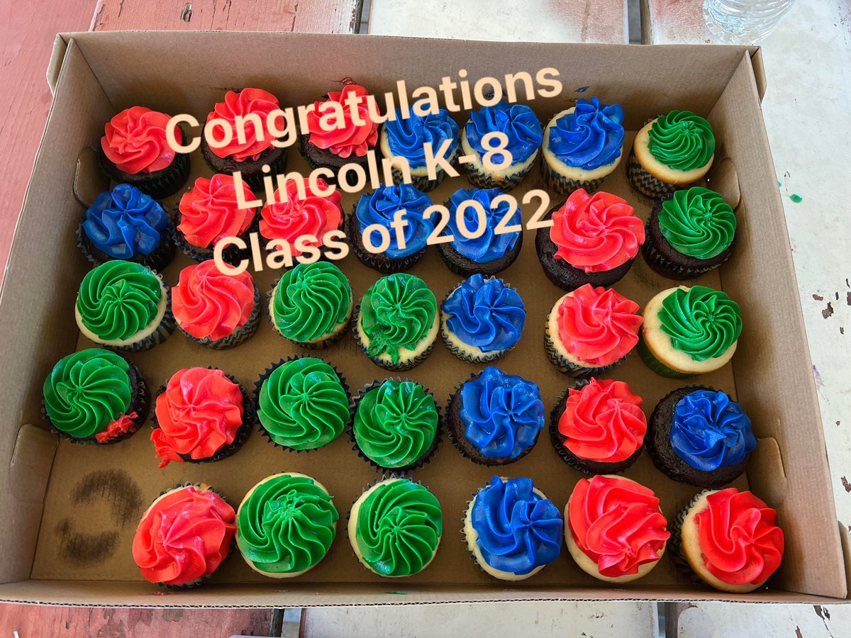 Another #school #year comes to an end! #Congratulations <a href="/LincolnK8School/">Lincoln K-8 District-Wide School</a> #classof2022 Have a great summer!! #thankyou <a href="/cakeladyamy/">Amy Krahn</a> for the #cupcakes #greatestSchoolintheUniverse