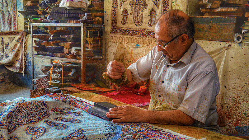 IRANinSriLanka's tweet photo. June 10th is celebrated as #WorldHandicraftDay. #Iran's #Handicraft industry is longstanding and Long-established.
🇮🇷🇮🇷🇮🇷
#Mashhad
#Isfehan
#Tabriz
#Yazd
#Hamedan
#Termeh
#Minakari
#Khatamkari
#Ghalamkari
#Giveh
#Ghalamzani
#turquoise
@VisitIran3 https://t.co/F8G8yBq5vX