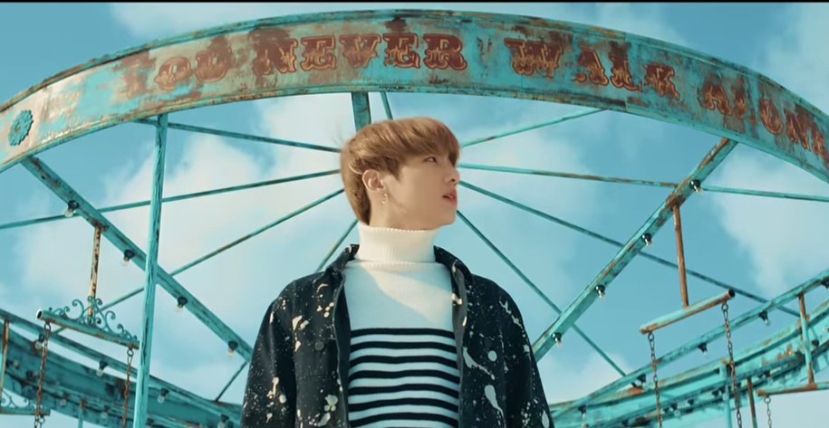 tkchronicles's tweet photo. THESE PARALLEL SCENES OF JUNGKOOK AND TAEHYUNG I'M CRYING https://t.co/FWBkJ7HSgF