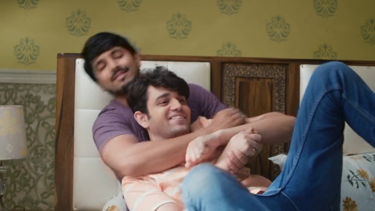 SrushtiOza's tweet photo. This gives such sibling vibes π₯Ίπππ§Ώ
Probably the only scene I didn't mind with Krish π
#ShivaPandya #KanwarDhillon #PandyaStore #KDians #PandyaBrothers #KrishPandya https://t.co/3ogCumgeGR