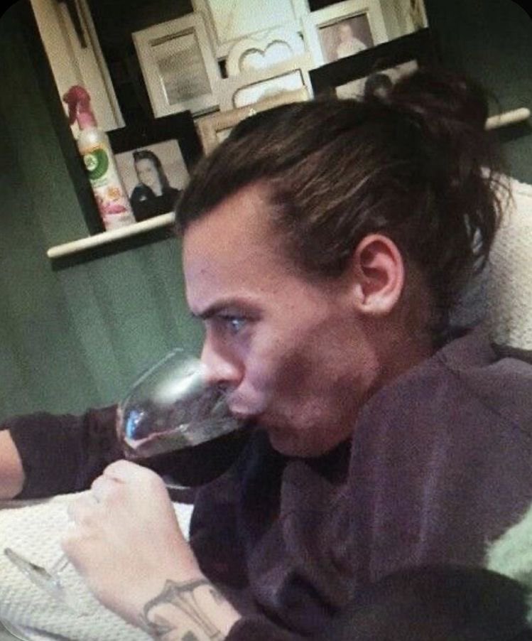 documentarries's tweet image. me watching submissions roll in after all the tiktoks i posted today 

last chance tomorrow, don’t miss out 😉