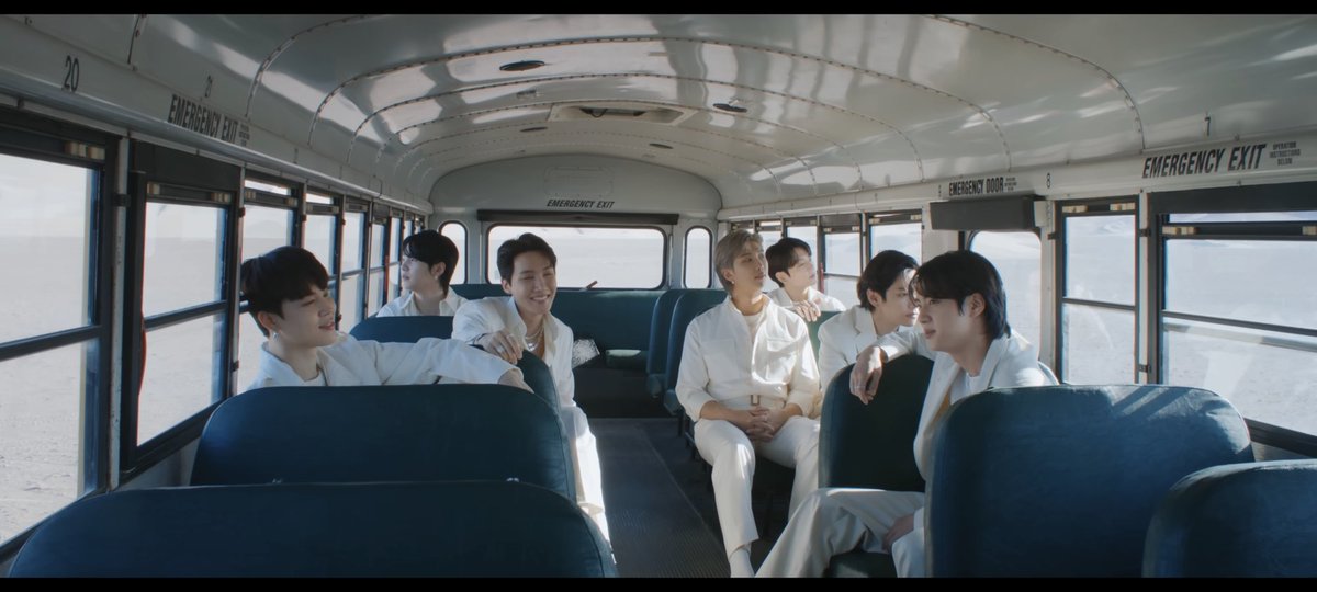 Chinoize9741's tweet photo. Le MV, les paroles,  le decor, les garçons, j'adore tout! 💙
#YetToCome_BTS 
#bts #Proof_Today @BTS_twt https://t.co/VY0Lhm27sr