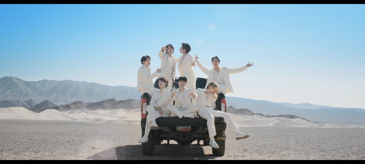 Chinoize9741's tweet photo. Le MV, les paroles,  le decor, les garçons, j'adore tout! 💙
#YetToCome_BTS 
#bts #Proof_Today @BTS_twt https://t.co/VY0Lhm27sr
