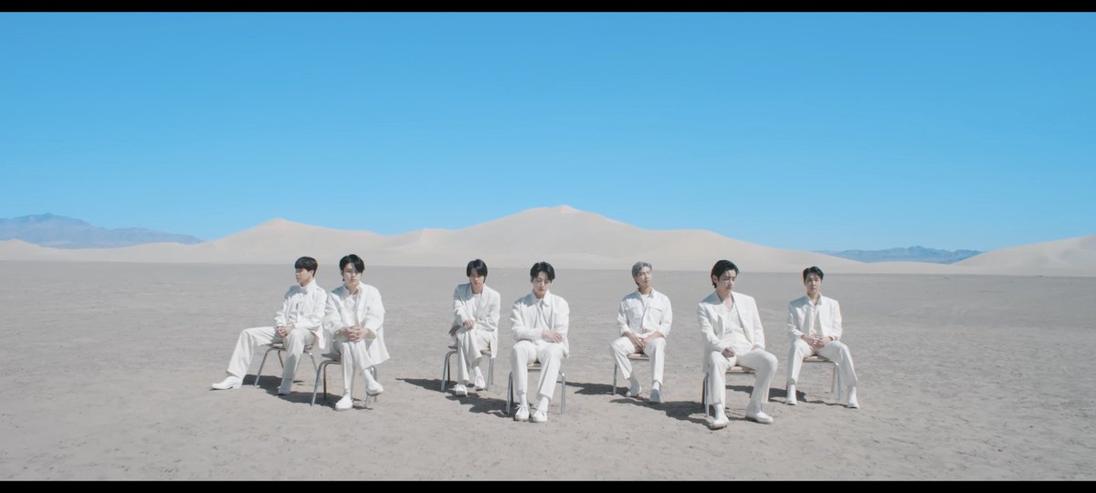 Chinoize9741's tweet photo. Le MV, les paroles,  le decor, les garçons, j'adore tout! 💙
#YetToCome_BTS 
#bts #Proof_Today @BTS_twt https://t.co/VY0Lhm27sr