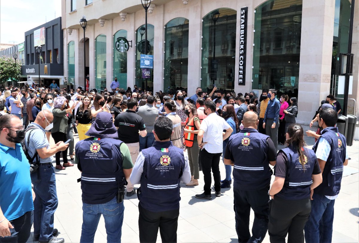 Inspector721's tweet photo. Desalojan a más de 600 empleados municipales en 11 minutos durante simulacro https://t.co/2h8UmMzFzr https://t.co/QMMfHSmjxl