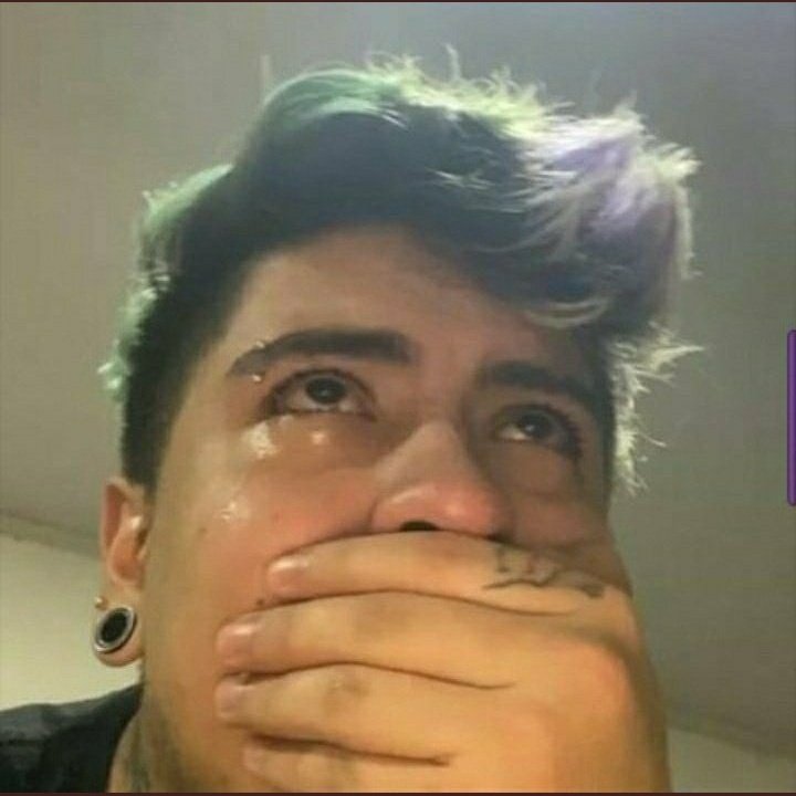 lostonkookie's tweet photo. ⓘ ESTE USUARIO ESTÁ LLORANDO LUEGO DE VER EL MV DE YET TO COME https://t.co/1mNV0twrx1