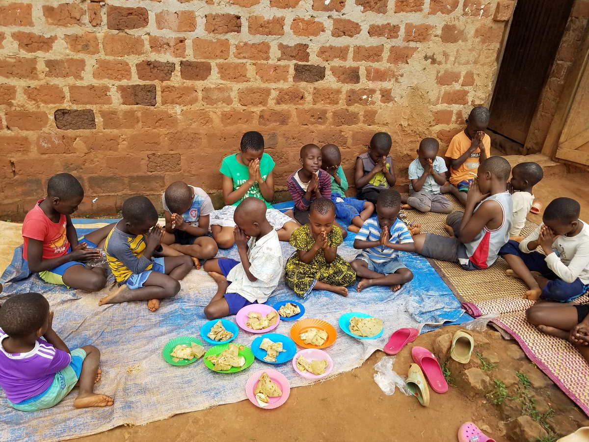 NtegeOn's tweet photo. .. Lord Jesus you fed the hungry, you shared your bread with all. Your people hunger now, and we are called to share your bread. https://t.co/WqFyY1yPvm