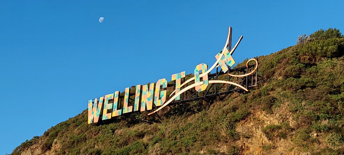 It was a challenge to hold the phone steady in this wind, but here it is: the newly refurbished WLGTN sign, plus moon 🤣