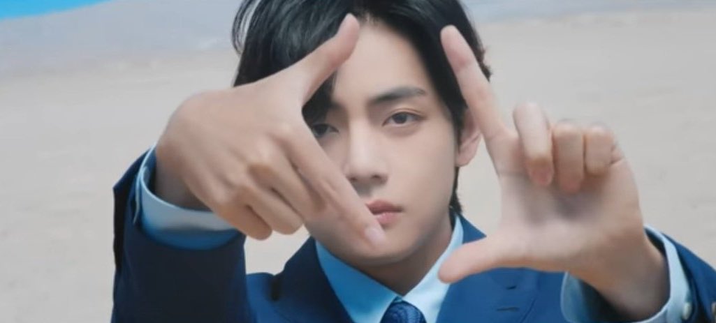 PopBase's tweet image. BTS’ Taehyung in the #YetToCome music video.