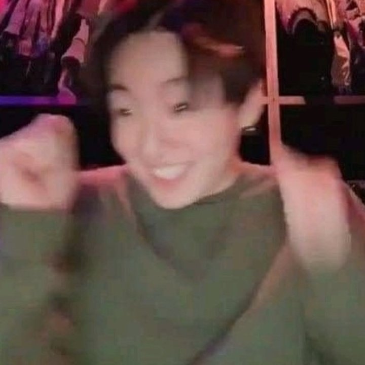 seokjinmylabsss's tweet photo. armys listening to run bts and for youth https://t.co/bTxfTEvXWe