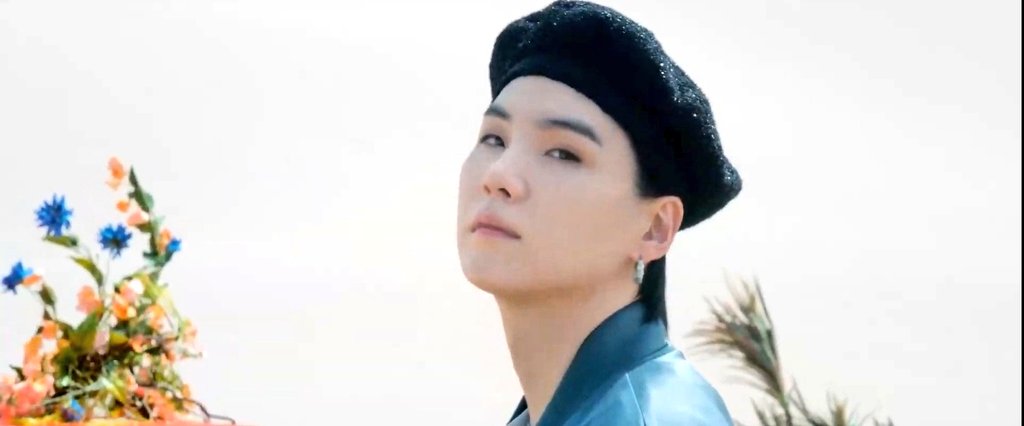 laryhsss's tweet photo. Maravilhosos 
#YetToCome_BTS #YetToCome https://t.co/GaRv5tCVUh