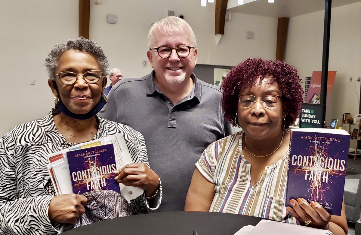 MarkMittelberg's tweet image. Had a great time tonight teaching several hundred people about personal evangelism / #ContagiousFaith for the ⁦⁦@CTCityFest⁩ ⁦@BlackRockChurch⁩ &amp;amp; ⁦@LuisPalauLive.

It was a special joy talking with these two wonderful sisters, Sandra Carolina &amp;amp; Gloria Cummings!