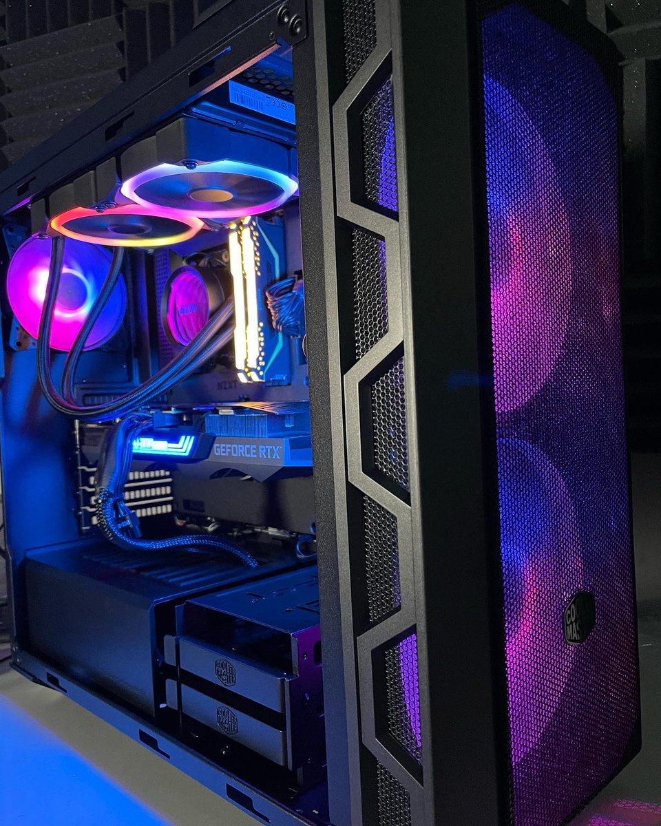 Les dejamos unas fotos de uno de nuestros ensambles favoritos😍 ¿Estás buscando una PC para Gaming y realizar streaming? Envíanos un DM ✉️ Tenemos tienda física en Monterrey y envíos GRATIS a todo México 
#pcgamer #gaming #Warzone #Fortnite #gamer #stream #twitch