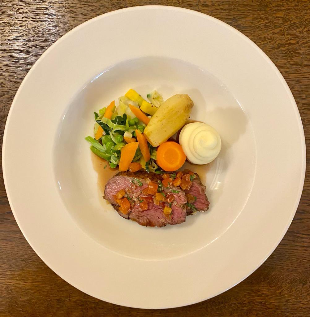 HBatInnholders's tweet photo. We were thrilled to welcome @EAGBLondon1929 to #InnholdersHall for one of their monthly networking lunches, yesterday.
We hope you enjoyed yourselves! π¨οΏ½οΏ½οΏ½βπ³
#networking #lunch #salmon #lamb #meringue #seasonal #privatedining https://t.co/YvqtbvyaPN