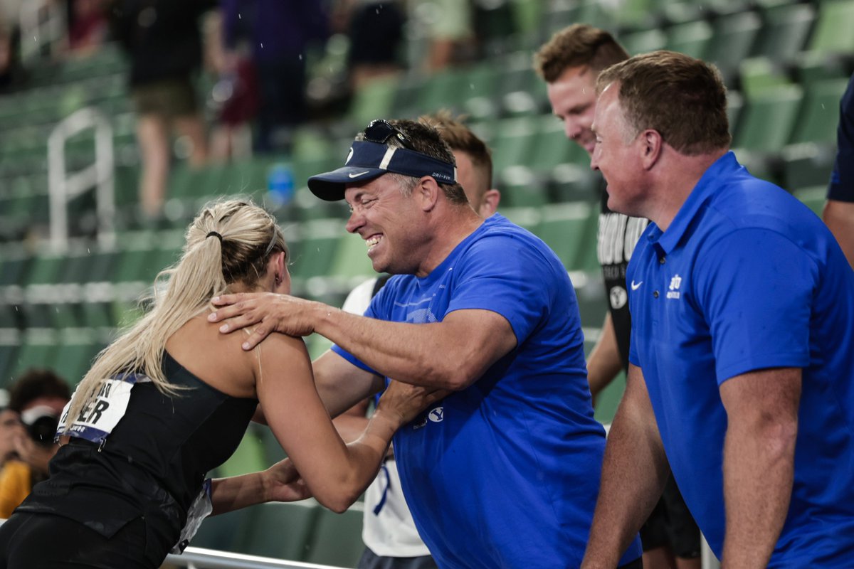 BYUTFXC's tweet photo. One throw was all it took 🏆

#BYUTF x #GoCougs https://t.co/YqkW0wKuwb