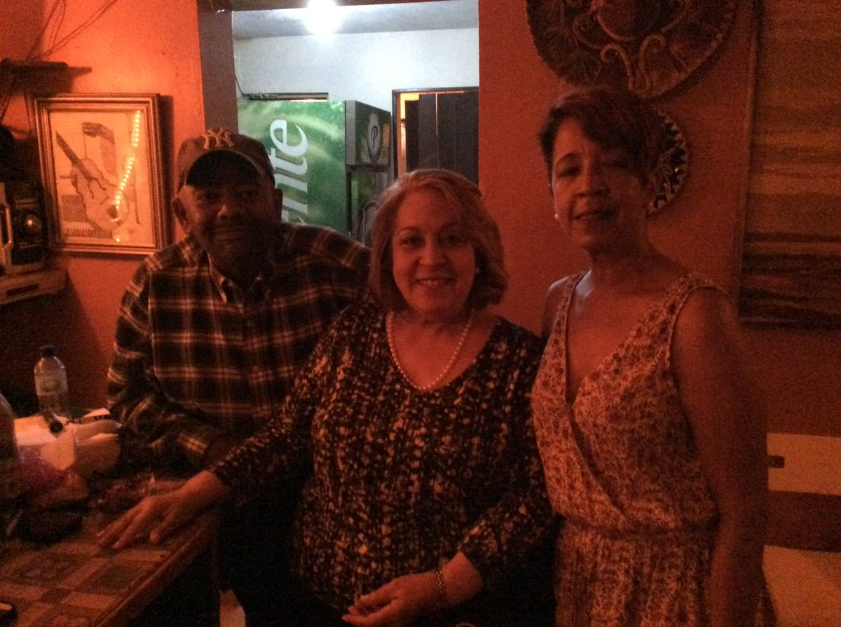 Juls555's tweet photo. @LeoHERASME Que dolor nos deja a quienes construimos una amistad verdadera. Esos juntes que hacíamos en el patio #LasMaria de @EvelinPlacidoAl o en el bar de tu tía. @pousuazo cuanta falta nos hará cuando retomemos nuestras reuniones. No merecías morir así amigo. Descansa en Paz. 🙏🕊🕊🕊💔 https://t.co/3cDBXCSfed