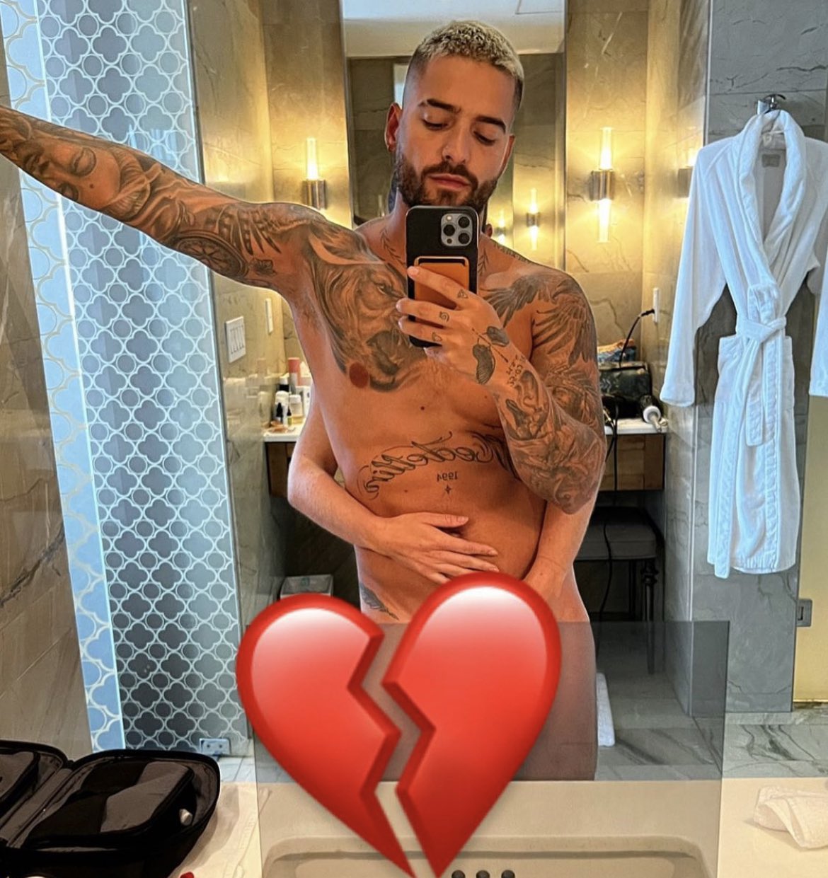 Pop Tingz on X: Maluma shares new NSFW photo👀 t.cotJxZ9Kxn8G  X