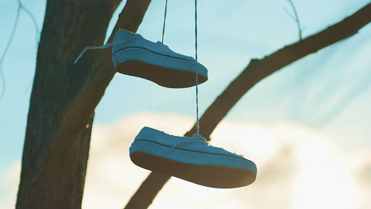 uarmyrkive_d's tweet photo. JIMIN VOLVIÓ A ENCONTRAR LOS ZAPATOS😭😭😭

ESTOY LLORANDO
NO PUEDO MARTHA
#BTS_Proof #BTSARMY #YetToComeIsComing #YetToCome #YetToCome_BTS https://t.co/kQ7WDraUsH