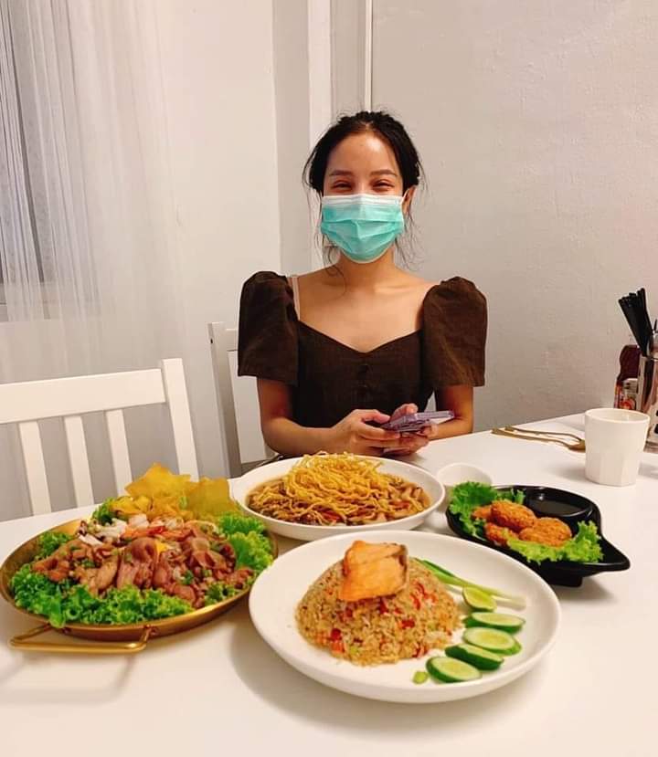 thanchuda's tweet photo. ขอบคุณ คุณลิลลี่ YouTuber 
ชื่อดัง ที่มารีวิว ร้านให้ค่า
ตามมาอุดหนุนกันเยอะๆนะคะ 
#คั่วไก่ดาวทอง
#เส้นหอมไม่มัน
#คัดสรรเมนูเพื่อคุณ
#เพราะคุณคือคนสำคัญสำหรับเรา
#ความสุขของลูกค้าคือกำไรของเรา https://t.co/pMllHIywg7