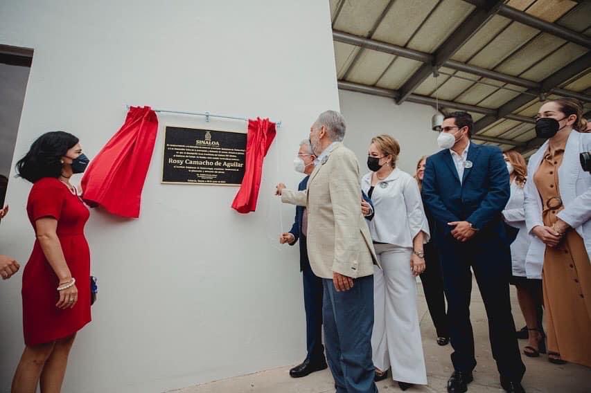 Me sumo al reconocimiento que el Gobernador <a href="/rochamoya_/">Rubén Rocha Moya</a> y la Presidenta del <a href="/dif_sinaloa/">DIF Sinaloa</a> <a href="/EneydaRocha/">Eneyda Rocha</a>, realizaron en honor a la Sra. Rosy Camacho de Aguilar.
Merecido homenaje póstumo a su memoria, la develación de placa del Instituto Sinaloense de Cancerología.

#cancerdemama