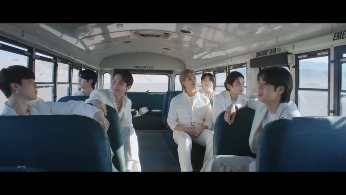 Jenjinjara07's tweet photo. Ilang take kaya sila nito? 😂

#YetToCome  
#ReadyForProof https://t.co/js6haREms8