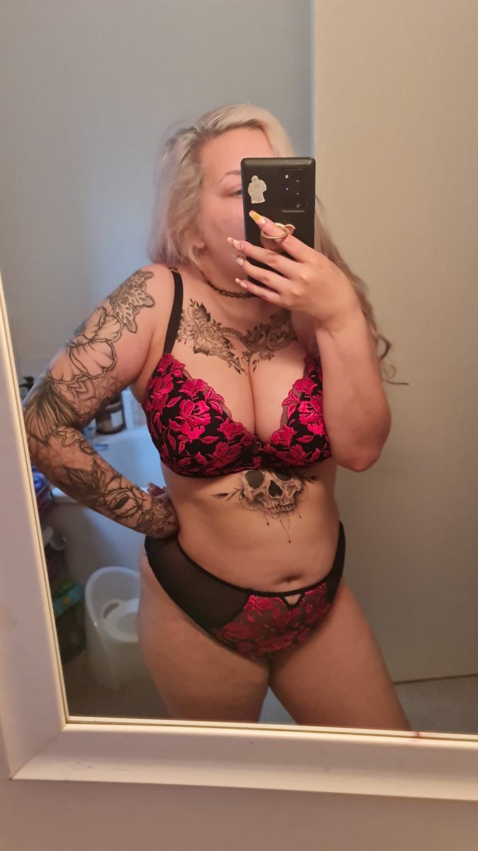 Hannahrette99's tweet photo. Good morning pigs. Who is funding my drinks and outfit tonight?

paypig findom whalesub beta cuck alpha alphacouple walletdrain walletslave humanATM finD https://t.co/jhO6ZjQZvW