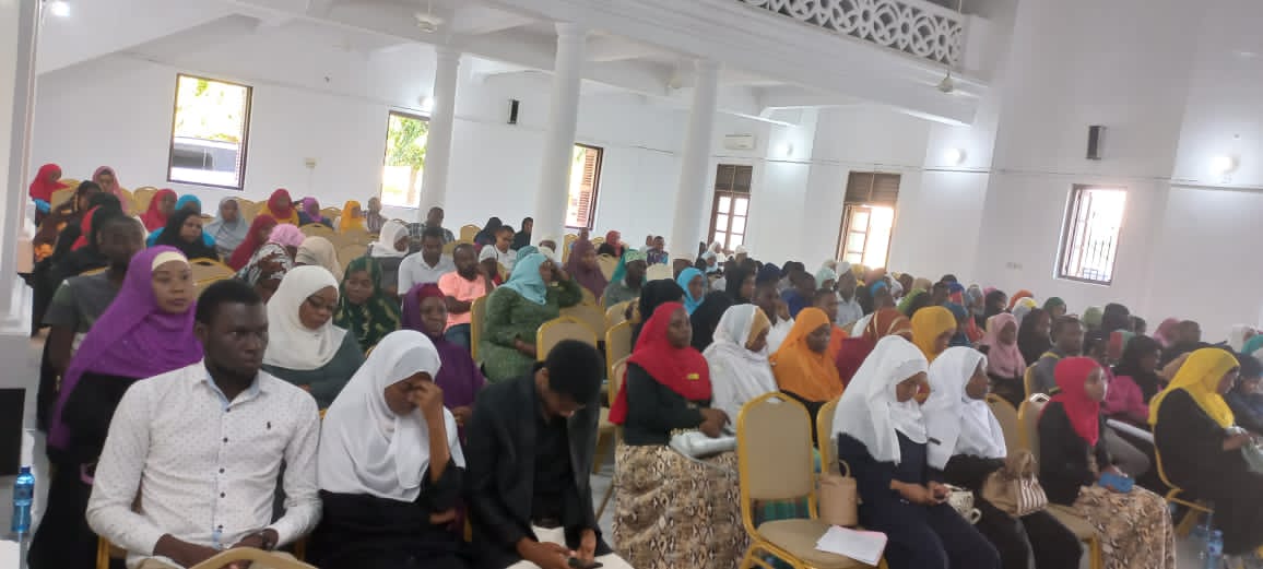 ZRMT3's tweet photo. ZANZIBAR RECODS MANAGEMENT TRUST (ZRMT)  waadhimisha siku ya Nyaraka duniani kwakufanya kongamano visiwani Zanzibar, nahilo nikongamano la kwaza lakuadhimisha siku hiyo visiwani humo. https://t.co/eY5FjXBzUm