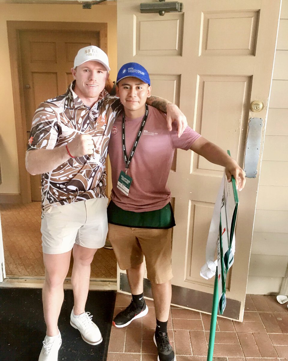 On the green outside the ring, VEC student Julian Martinez proudly served as Standard Bearer for world champion boxer Canelo Álvarez @BMWCharityProAm. Many thanks to @Canelo @FirstTeeUpstate @TheCarolinaClub #OurD7EarlyCollegeStory @SchoolDistrict7 @SHSvikings @OneAcornInspire