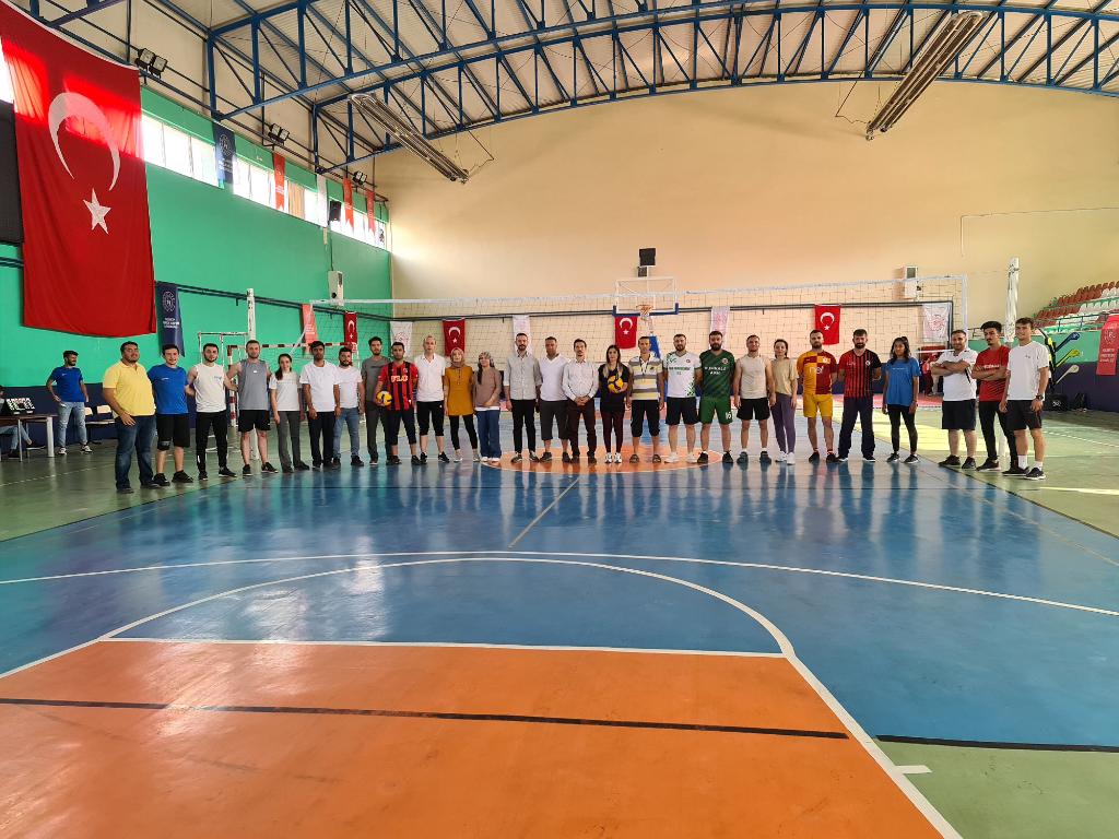 cemcamlibel's tweet photo. @sporsehrigantep 
Coşku ve heyecanın son sayılara kadar dorukta olduğu maçlara taraftarlar yoğun ilgi gösterdi.
@gencliksporbak 
@kasapoglu 
@hasanrasit 
@SakarogluKemal 
@muhittinozby 
@yavuzelimem 
@mustafakirac27 
@erdalaldemir33 
@ismailncel5 
@recep_incesu_ 
@cemcamlibel https://t.co/cmqDWKuToh