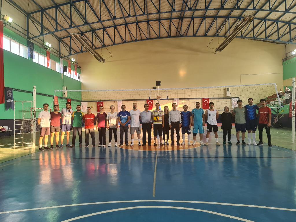 cemcamlibel's tweet photo. @sporsehrigantep 
Coşku ve heyecanın son sayılara kadar dorukta olduğu maçlara taraftarlar yoğun ilgi gösterdi.
@gencliksporbak 
@kasapoglu 
@hasanrasit 
@SakarogluKemal 
@muhittinozby 
@yavuzelimem 
@mustafakirac27 
@erdalaldemir33 
@ismailncel5 
@recep_incesu_ 
@cemcamlibel https://t.co/cmqDWKuToh