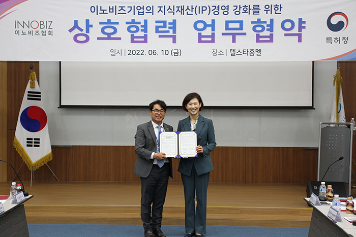 이인실 특허청장은 6월 10일(금) 10시 경기 평택시에 위치한 텔스타홈멜 사(社)에서 이노비즈기업이 지식재산 경영을 통해 민간주도로 성장할 수 있도록 이노비즈협회(회장 임병훈)과 업무협약을 체결했습니다.