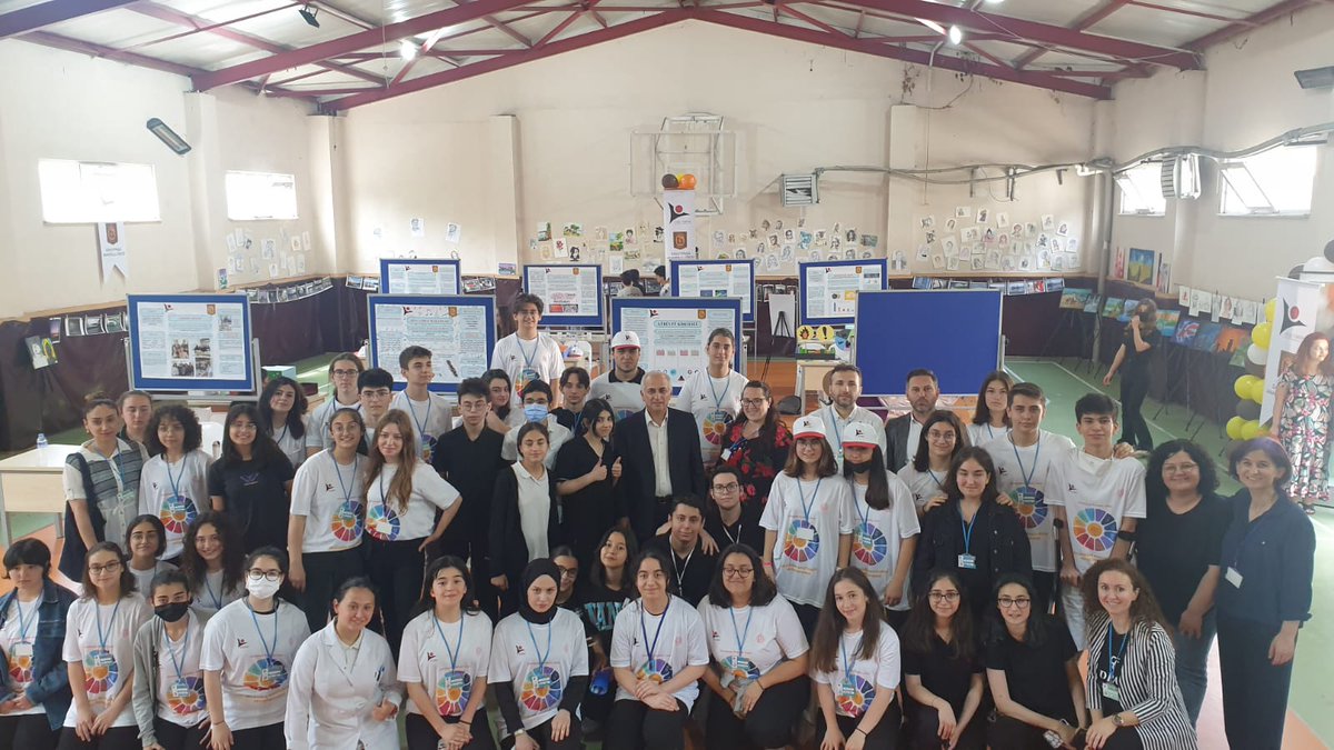 Tübitak 4006 proje sergimizin açılışını dün yaptık, bugün segimiz devam edecek, emeği geçen herkese teşekkür ederiz. 
#dpal1485 
#tubitak4006 
<a href="/DavutpasaH/">Davutpaşa Anadolu Lisesi Resmi Hesabı</a> 
<a href="/FatihilceMEM/">Fatih İlçe Millî Eğitim Müdürlüğü</a> 
<a href="/mucipkina/">Mucip KINA</a>
<a href="/FatihmemIsg/">fatihmem_isg</a> 
<a href="/istanbulilmem/">İstanbul İl Millî Eğitim Müdürlüğü</a> 
<a href="/tcmeb/">Millî Eğitim Bakanlığı</a>