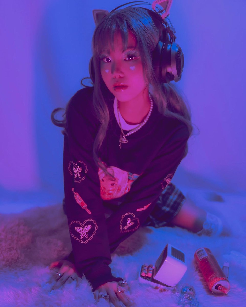 spriscillart's tweet photo. My online shop is OPEN guys! Link on my bio 💜⛓✨ https://t.co/YIfgb8vobJ