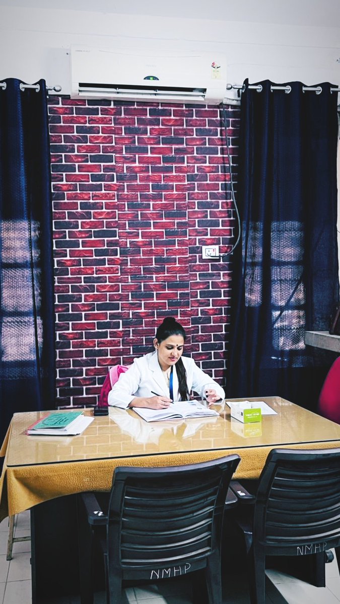 Ishanya07's tweet photo. District Hospital OPD #UttarPradesh #prayagraj @VoiceAllahabad @Rubaru_IndiaPRJ #Currentgovernment🙏🙏 https://t.co/9xCXCvr4vT