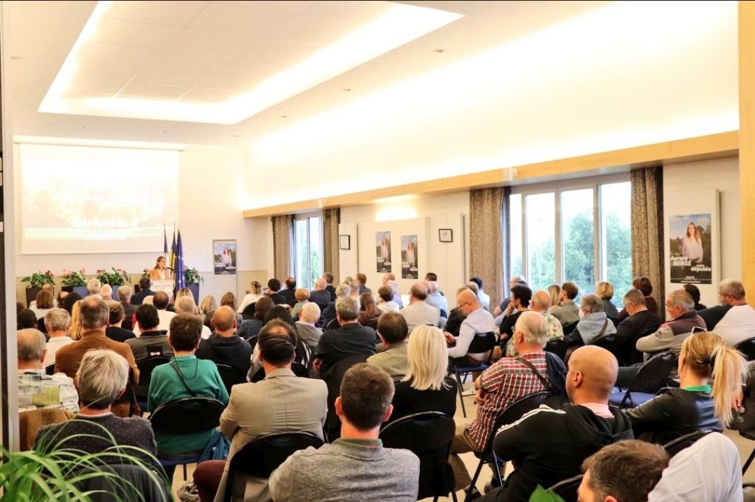 LREM78310's tweet photo. #maurepas avec @auroreberge hier soir pour une réunion publique conviviale, positive. Mission suivante:  dimanche prochain: allez voter pour @auroreberge https://t.co/qbunN7mG4D