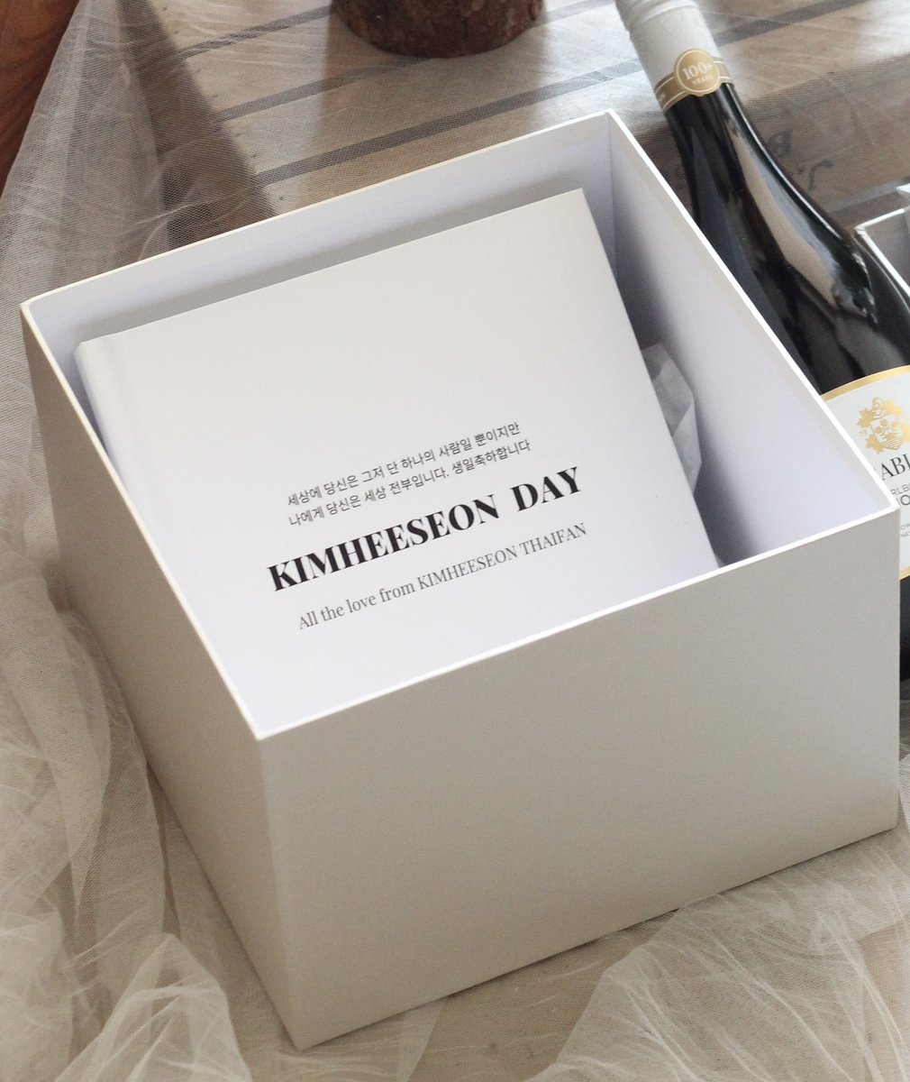 ammimongji's tweet photo. 🅗🅐🅟🅟🅨 🅚🅘🅜🅗🅔🅔🅢🅔🅞🅝 🅓🅐🅨
KIMHEESEON THAIFAN✏️📕
(1)Message book ที่ร่วมออกแบบโดยแฟนไทยของพี่ฮีซอน โดยด้านในจะมีทั้ง aw/คำอวยพร ที่เราได้รวบรวมมาจัดทำเป็นเล่มเพื่อส่งให้พี่ฮีซอน 
#KimHeeSun #KimHeeSeon #คิมฮีซอน #김희선
#kimheeseon_th #11namchinรีวิว https://t.co/GcJMa30yl2