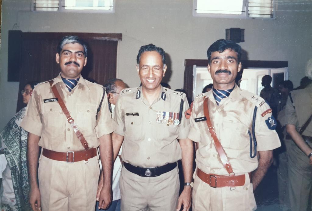 ipsvijrk's tweet image. 41st RR, IPS 88, Passing-out-Parade 1990.  #PrakashSingh sir and #BLSoni (Rajasthan) seen in pic.