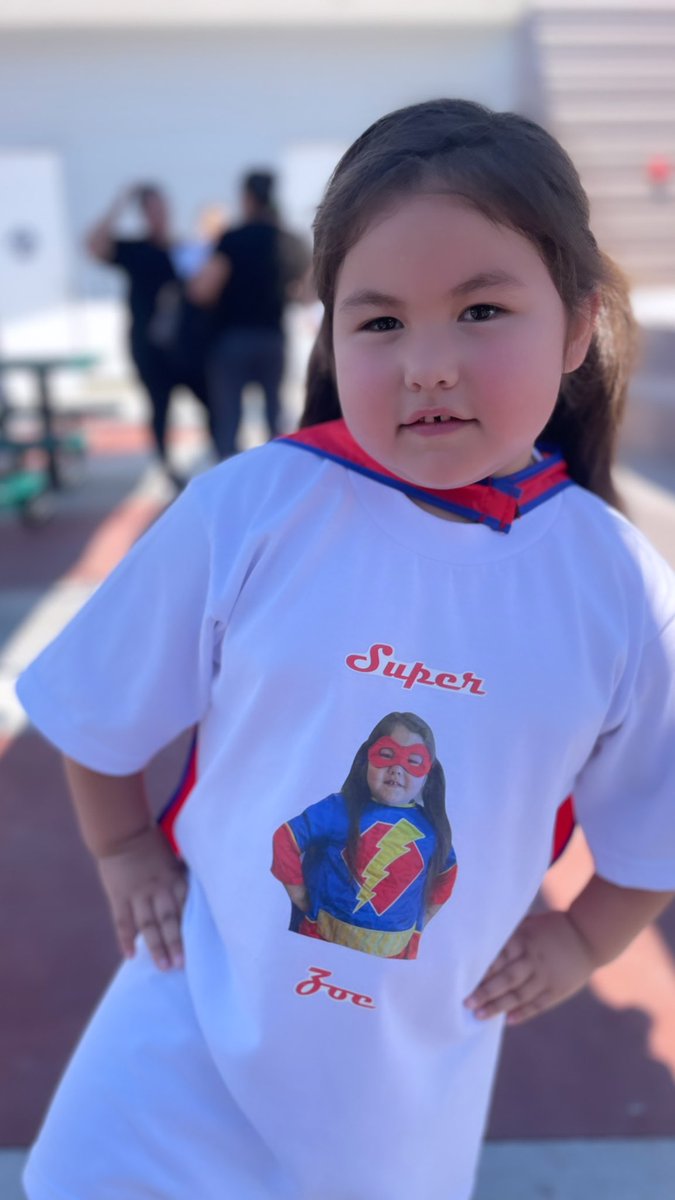 VanessaBorquez's tweet photo. My baby girl graduated from preschool today π©πβ₯οΈ #preschoolgrad #mygirl #thelifeofZOE #superZOE #shemeltsmyheart #growinguptoofast #MOMlife https://t.co/oLks4jia9V