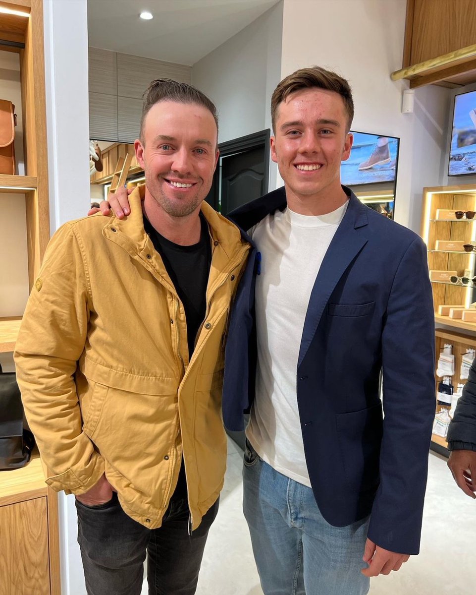 mipaltan's tweet photo. 𝗔𝗕 🤝 𝔻𝔹
Looking sharp 😎👌

#OneFamily @BrevisDewald @ABdeVilliers17 https://t.co/z4WeAR1agQ