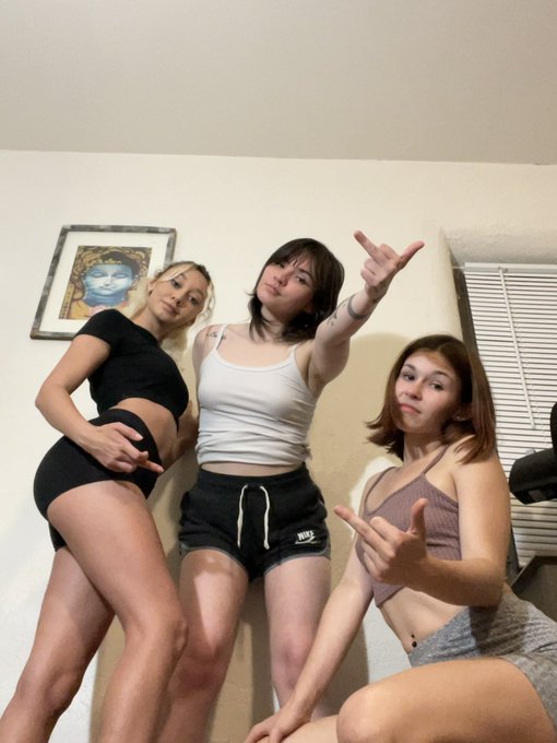 1 pic. Triple the humiliation, triple the fun(ds) 

Face down, wallets up

• findom finsub femdom triple