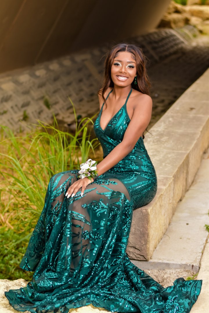 LumskidsMom's tweet photo. ๐จ๐จProm Send Off..c/o 2022๐จ๐จ
๐ฅ๐ฅ๐ฅ
#prom2022
#beautifulmermaid
#emeralgreenandblack
๐ธ by ZC Photos
๐by Lavender Roe, LLC
@dejalumsden22 https://t.co/bRFzIcNSRo