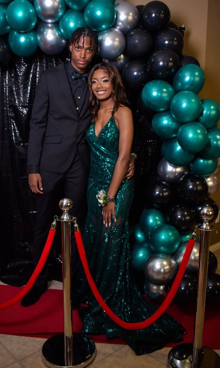 LumskidsMom's tweet photo. ๐จ๐จProm Send Off..c/o 2022๐จ๐จ
๐ฅ๐ฅ๐ฅ
#prom2022
#beautifulmermaid
#emeralgreenandblack
๐ธ by ZC Photos
๐by Lavender Roe, LLC
@dejalumsden22 https://t.co/bRFzIcNSRo