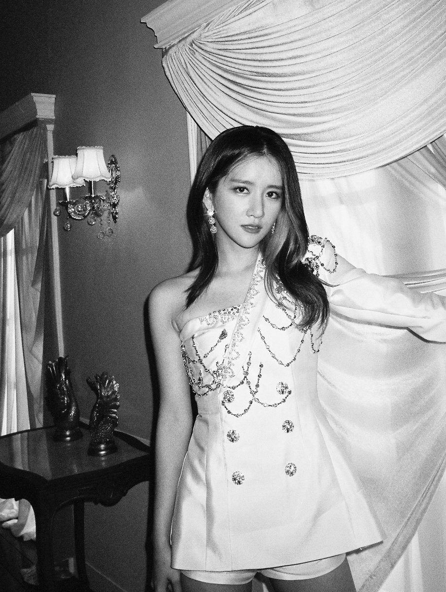 EXY_S2's tweet photo. D-1 🖤 https://t.co/AN3YnI5LXm