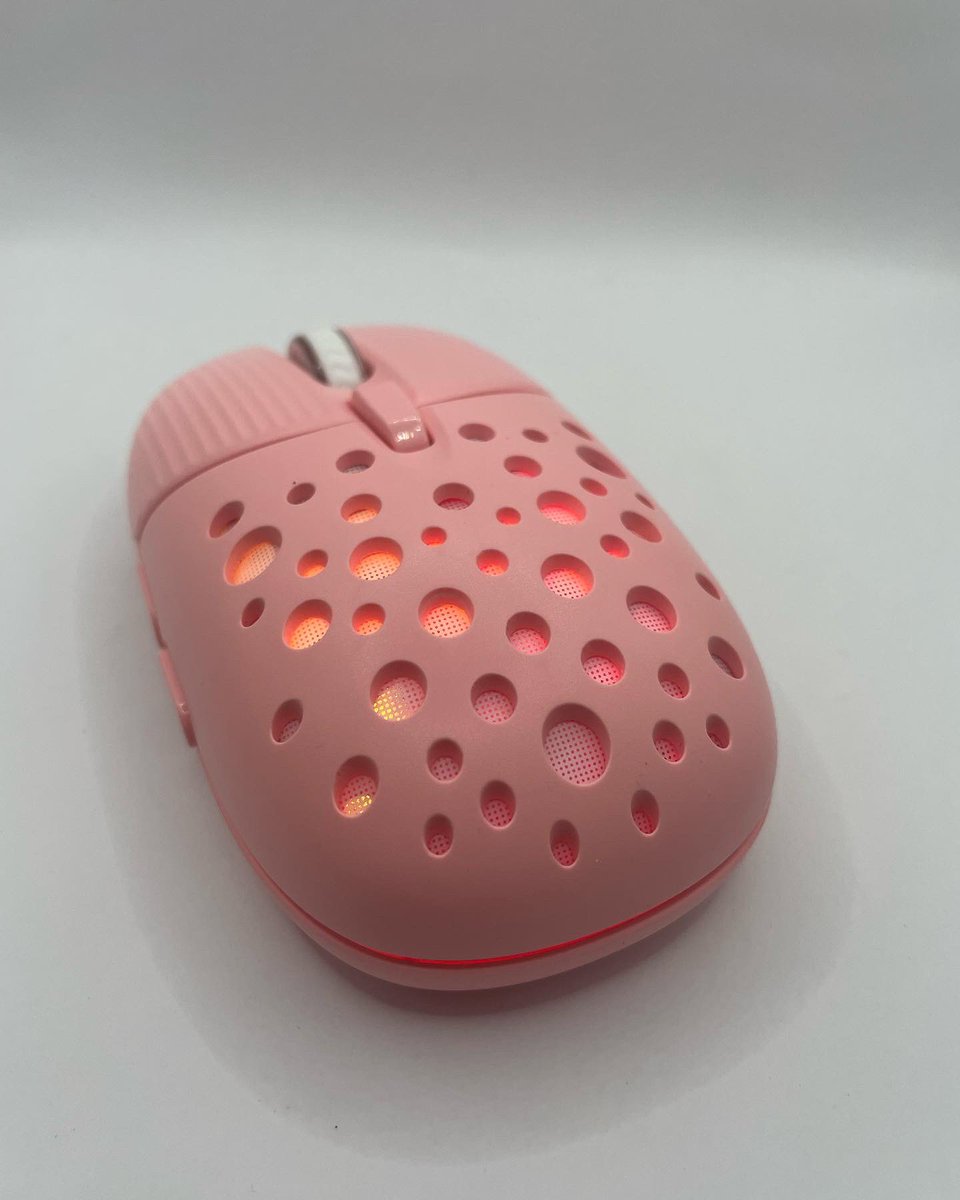 stewpedm0nk3y's tweet photo. Wireless rechargeable mouse only $39aud! #mouse #pink #rgb #wireless #chicc https://t.co/HURMZVSsJq