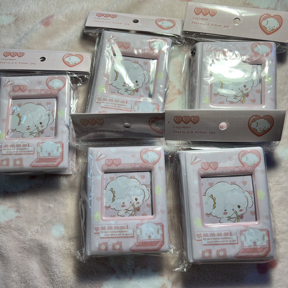 สุ่มแจก collect book โกกิมยุนหนึ่งเล่มค่า รีทวิตกะพอค่ะ ตัวเล่มไส้เป็นคลื่นแต่ว่าหาการ์ดมาใส่แล้วเอาอะไรทับไว้ก็หายแน้วค่า เด่ะอีก 2-3 วันมาสุ่มให้ค่า🫡💘