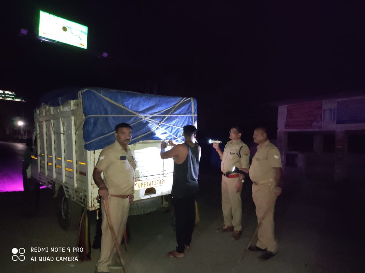 आबकारी विभाग ने देवरिया में सलेमपुर के मेहरौना बिहार बार्डर पर रात्रि रोड चेकिंग अभियान चलाने के साथ ही लार थानान्तर्गत दबिश देकर लगभग 17 ली.अवैध कच्ची शराब बरामद करते हुए लगभग 400 किग्रा लहन नष्ट कर एक अभियोग पंजीकृत किया।