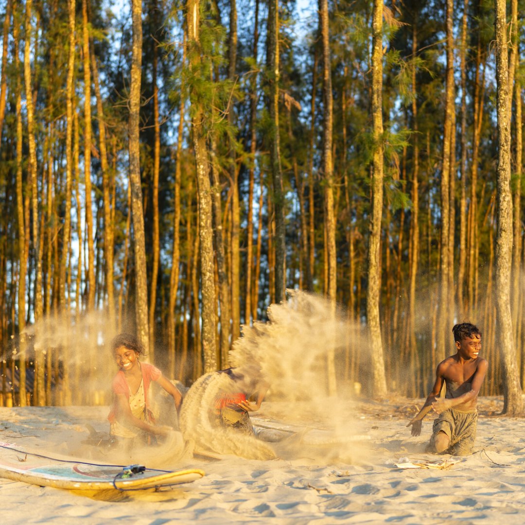 ShareTheMealorg's tweet photo. New Bangladesh goal! 🇧🇩🌊🏄‍♀

#WFP has partnered with an education foundation to empower young surfer children in #Bangladesh. 

Shared meals will provide children with schooling, lifeguard training, and cash to buy food! 

Donate today 👉 https://t.co/yyEKgej3TV

#surfsup https://t.co/nECQ67IrfA