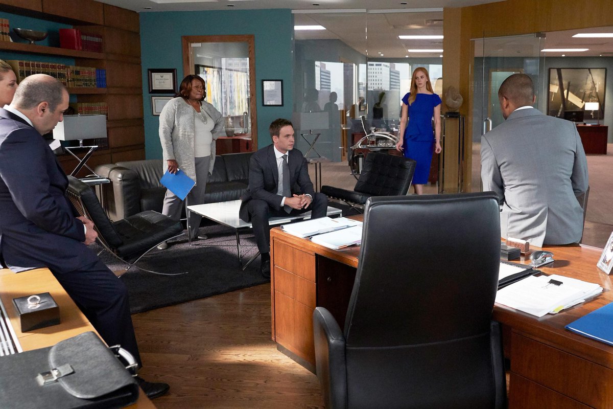 MlawM_memes's tweet photo. Suits is fake AF. Few people discussing in a closed room &amp; out of nowhere Mike or Harvey will interject the meeting with a solution or a bomb ass information.  

Whereas me ... joining a client meeting with my boss, a meeting which I prepared and I'd still be clueless af. https://t.co/IotsW89huO