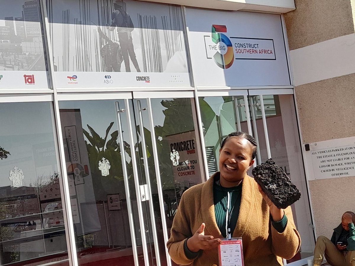 LolaGreenZA's tweet photo. Customer discovery and testing of assumptions as per the design thinking lessons from @thepitchuct @UCTCareers. @LolaGreenZA interacting with industry experts and customers at the @AfriConstruct #wastetoresources #greenbuilding #plasticstoresources https://t.co/XJaOUUoHYg