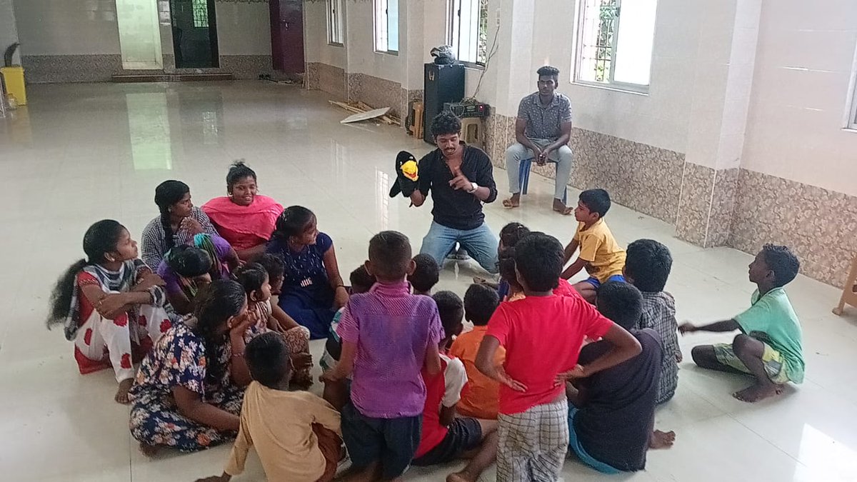 RecycleBinTVM's tweet photo. #summercamp #slumdevelopment #chennai #puppetshow #studiorecyclebin #cheerngo #lifelineproject #puppetry https://t.co/6z8njZWO3S